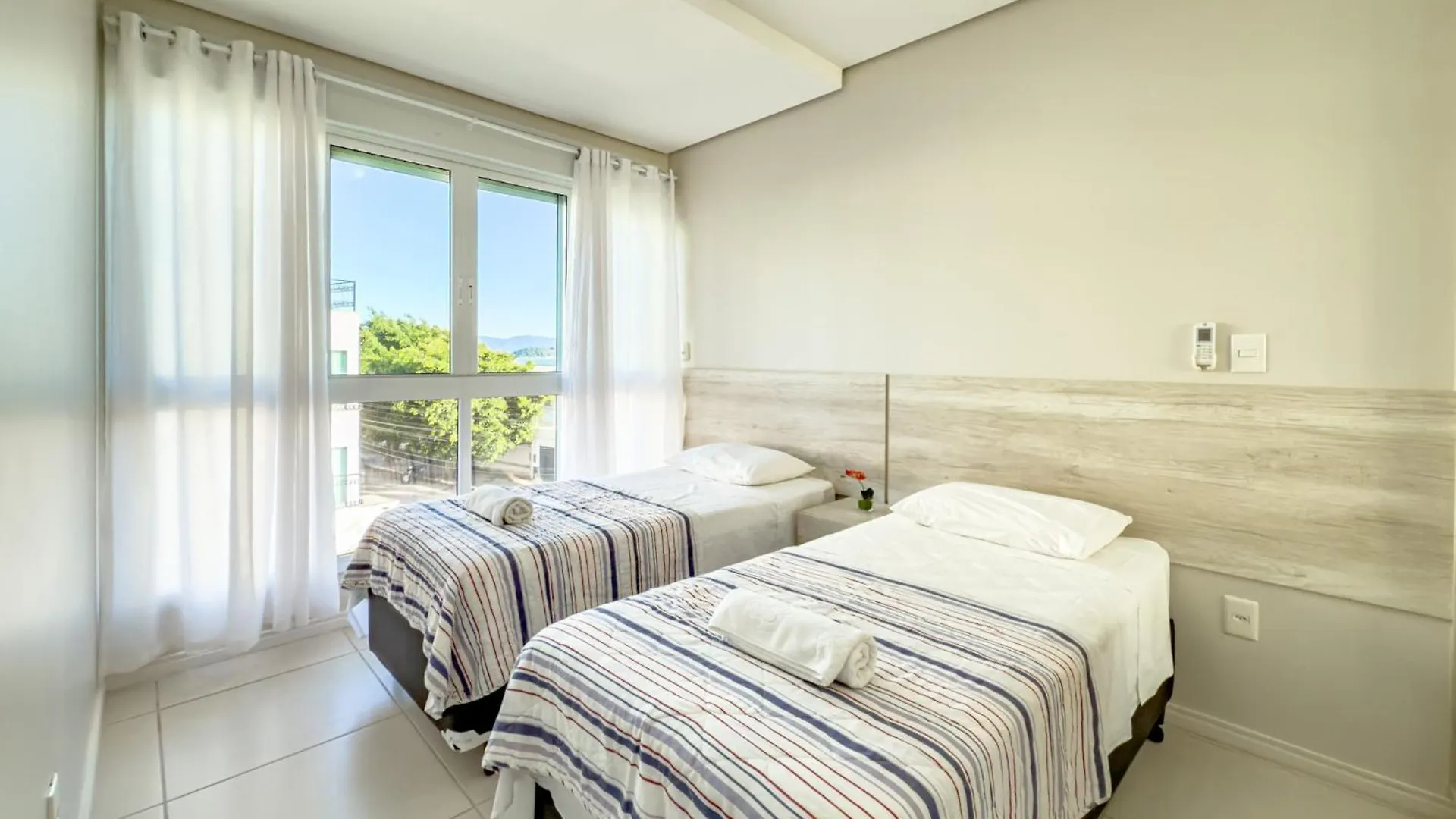 C193 Belo Apartamento De 2 Quartos Em Canasvieiras Com Vista De Frente Para O Mar Florianópolis