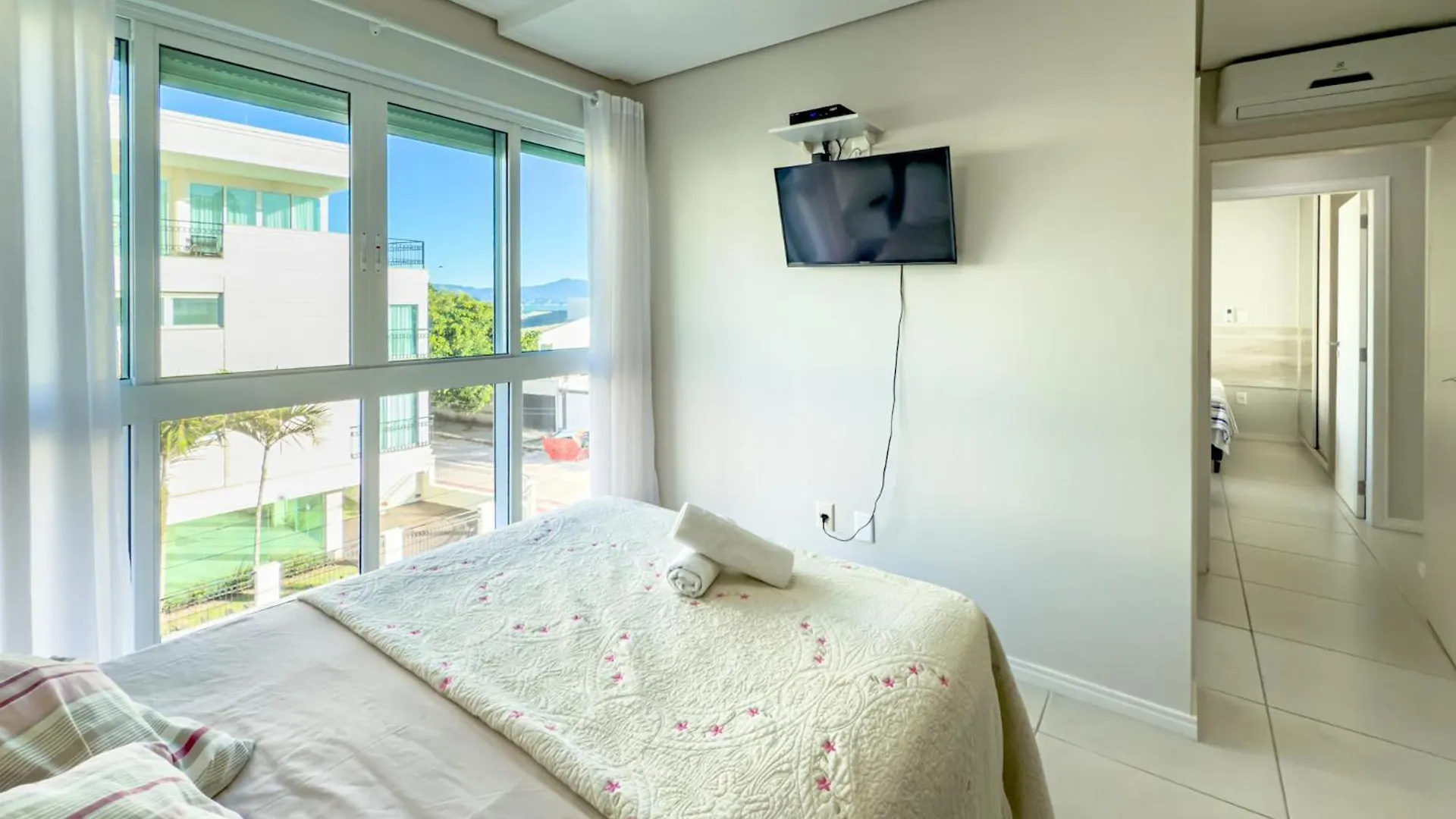 C193 Belo Apartamento De 2 Quartos Em Canasvieiras Com Vista De Frente Para O Mar Florianópolis 0*,  Brasile